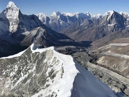 island-peak-climbing-panoramablick-berge