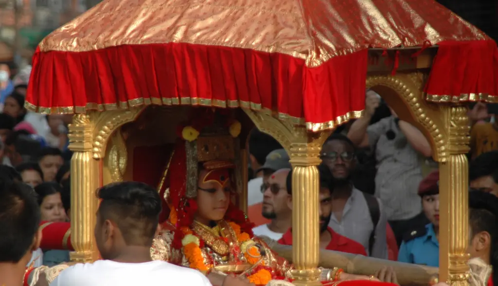 kumari-nepal-kindsgoettin-an-indra-jatra
