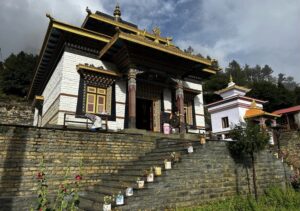 monastery-upper-pisang-annapurna-runde