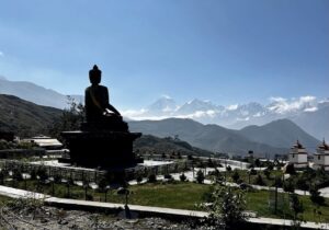 muktinath-annapurna-runde-grosse-buddha-statue