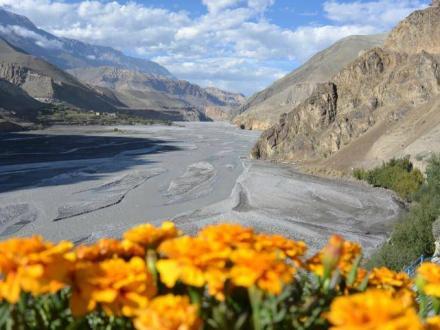 mustang-trekking-tour-kagbeni-studentenblumen