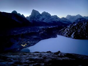 gokyo-lake-in-nacht-sternenhimmel