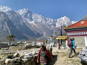 khumjung-gokyo-lake-trekking