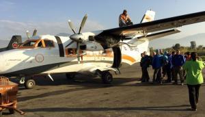 Trekking-nepal-inlandflug-flugzeug