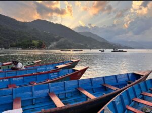 boote-fewa-lake-pokhara-nepal-sunset