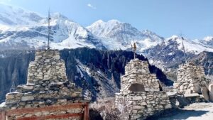 choerten-budhistisch-tilicho-lake-trek-himalaya