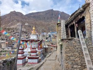 khangsar-ort-tilicho-trek