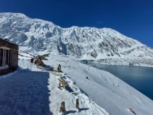 tilicho-lake-annapurna-runde-bei-schnee