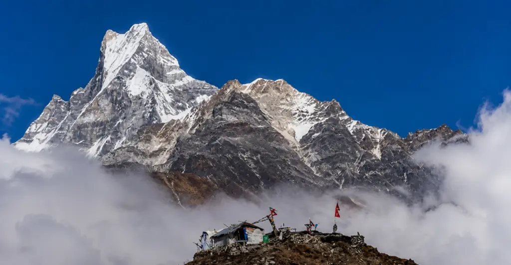 machapuchare-mardi-himal-trek-view-point-ueber-wolken
