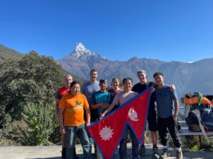 mardi-himal-trek-gruppe-in-low-camp