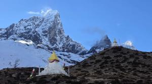 everst-base-camp-trekking-chorten
