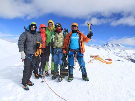 mera-peak-besteigung-gipfelfoto