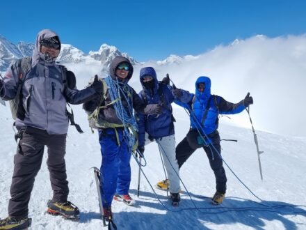 mera-peak-gipfel-erfolg-bergsteiger