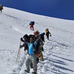 schneefeld-ueberlaufen-nepaltrekkingtour-zum-mera-peak