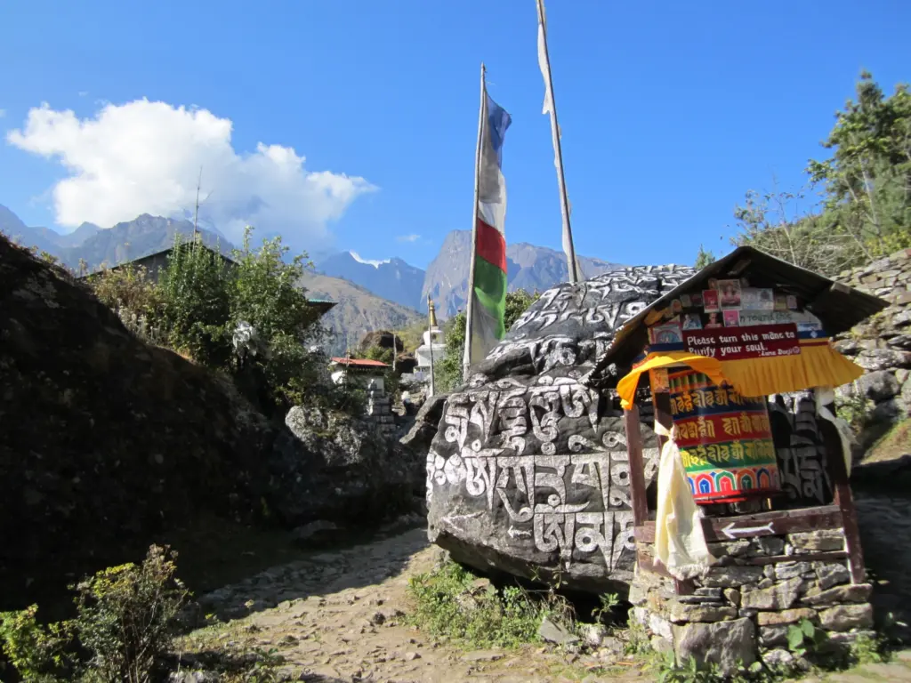 manistein-everest-base-camp-trek-ab-sallerie-in-namsche