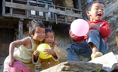 trekking-nepal-bettelnde-kinder