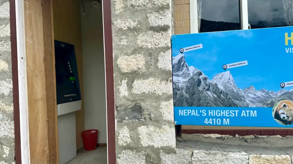 höchstgelegener-ATM-nepal-dingboche
