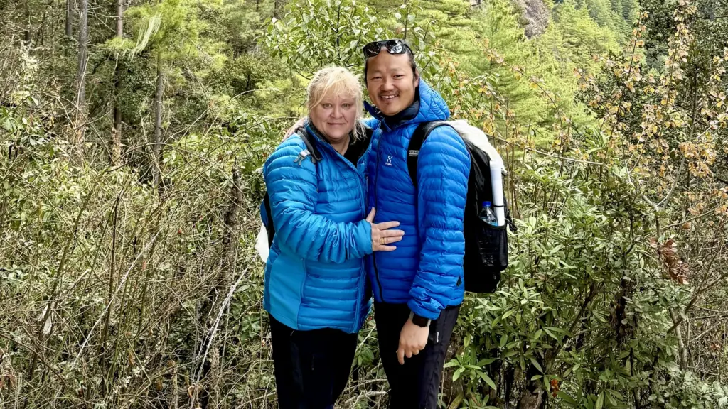 wir sind in Bhutan mit lokaler agentur