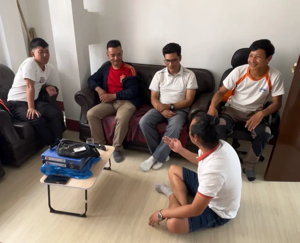 buero-trekking-agentur-kathmandu-tourbesprechung