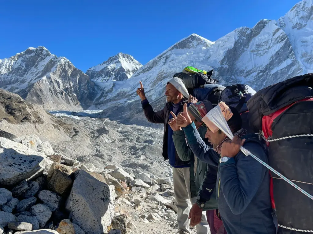 trekking-traeger-helden-in-nepal