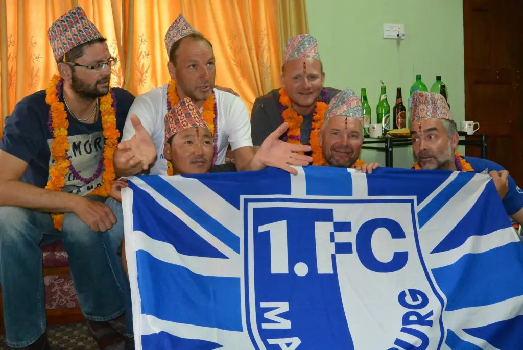 beste-reisezeit-nepal-zu-tihar-gäste-fussball-fans-magdeburg