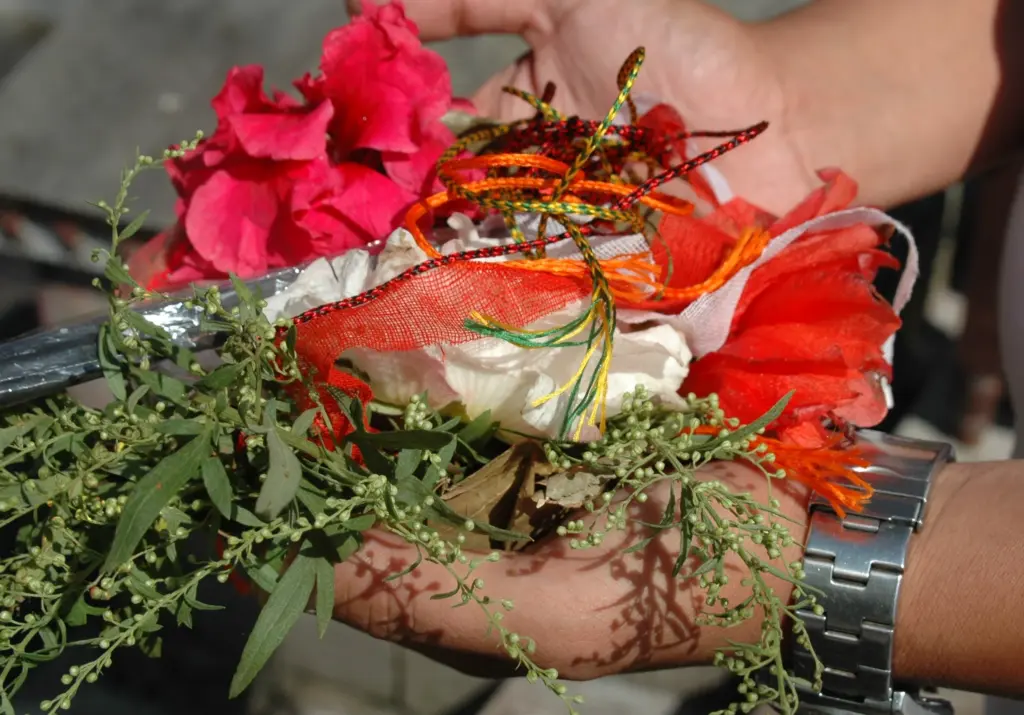 Opfergabe-teej-frauen-nepal