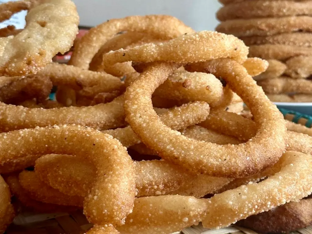 sell-roti-typisches-nepalesisches-essen-an-feiertagen-aus-reismehl