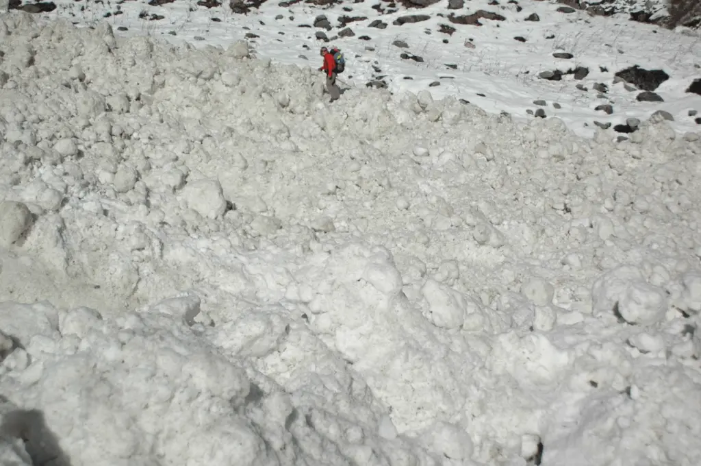 Schneelawine-annapurna-base-camp-trek-dezember